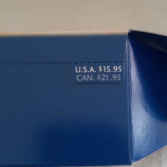 Hallmark Celebration Barbie, 2003. - Picture 2 of 8